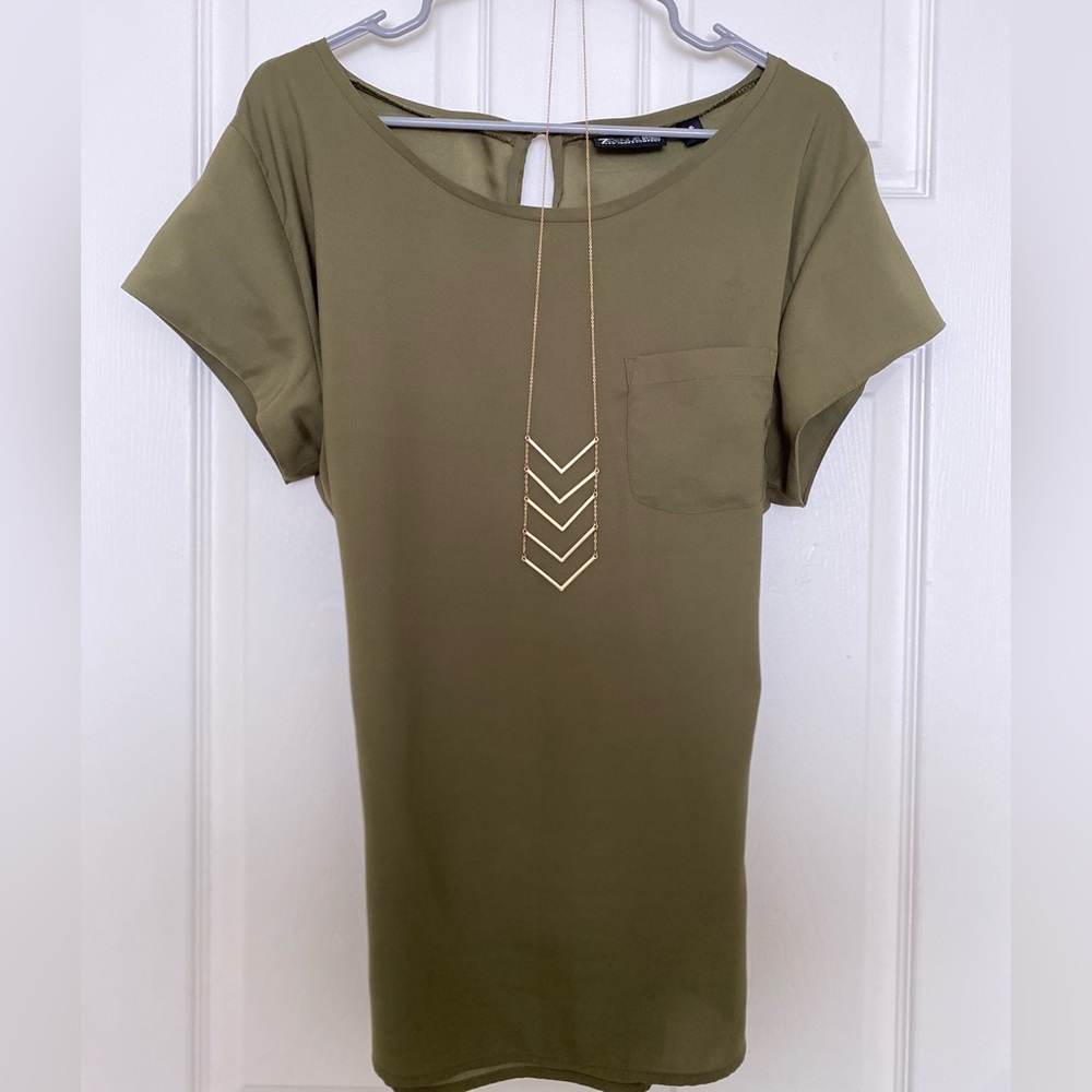 Women's Casual Round Neck Top Cap Sleeve Curved Keyhole Back Blouse